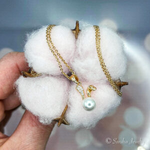 Cute Pearl and Crystal Rabbit Necklace