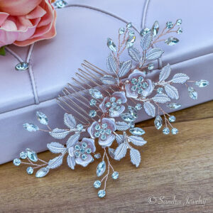 Rose gold bridal flower and leaf hair comb. Achieve the perfect wedding day look with a bridal hair accessory featuring a delicate blend of rhinestones, beads, and alloys.