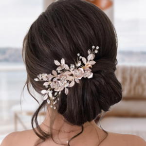 Stunning floral bridal hair accessories. Elevate your hairstyle on your special day with a stunning rose gold Bridal Comb, adorned with transparent crystal stamens and alloy blades.